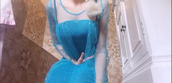  Elsa the ice queen are not very frozen